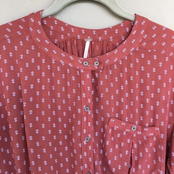 Free People Boho Printed Shirt Size Medium 1/2 Button Long Sleeves Rushing Back - Picture 4 of 10
